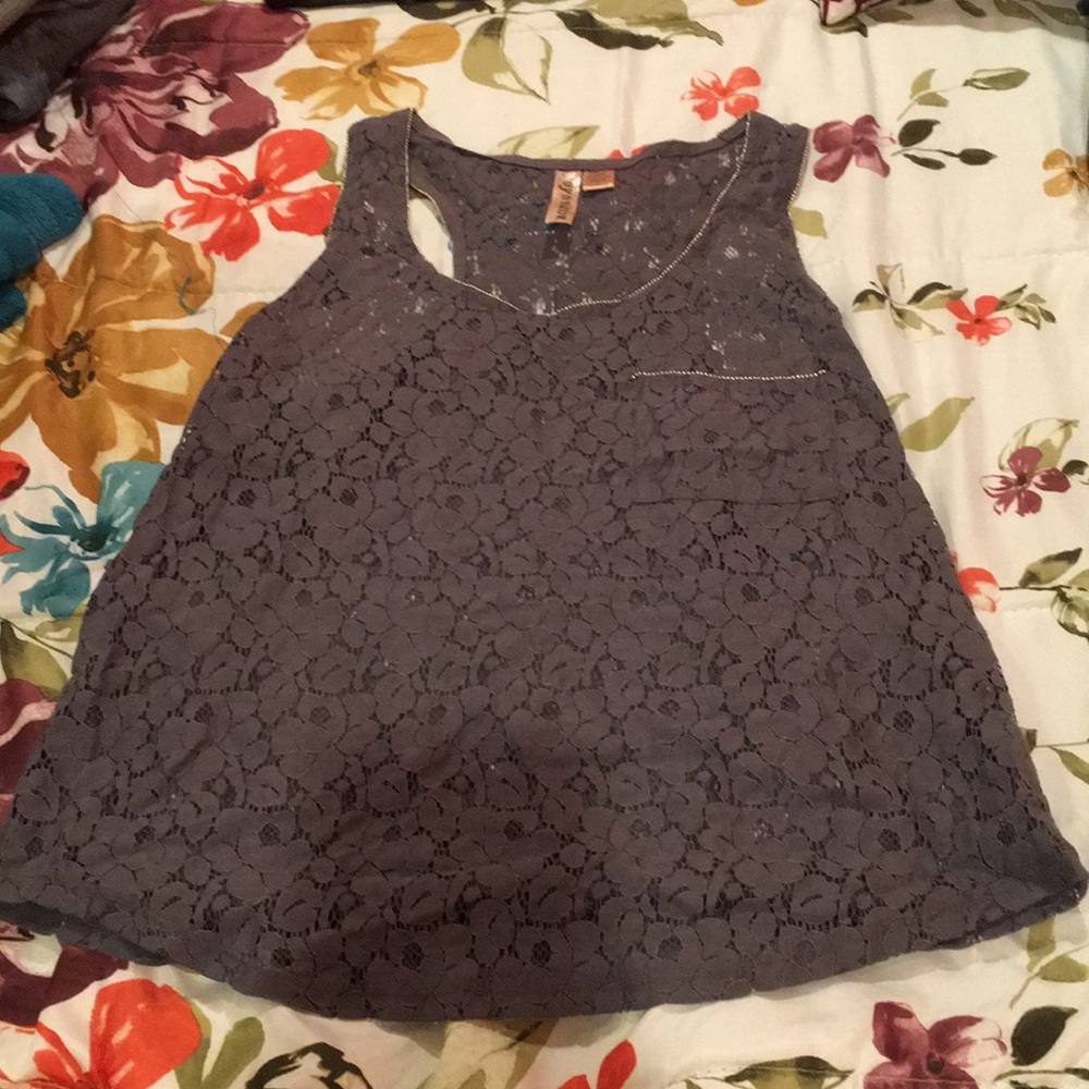 Eyeshadow, tank top